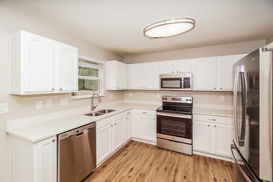Building Photo - 11016 Thousand Oaks Dr