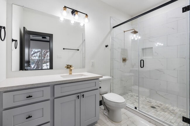 Building Photo - 911 Panama St