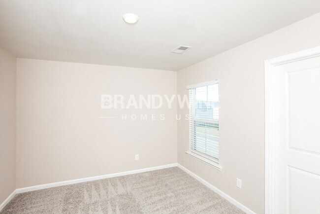 Building Photo - 506 Glenmanor Dr