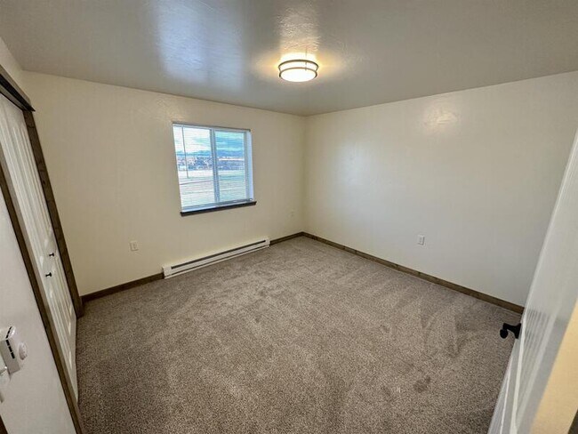 Building Photo - 1044 Enterprise Dr