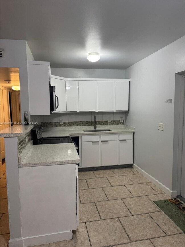 Building Photo - 4351 NE 18th Ave