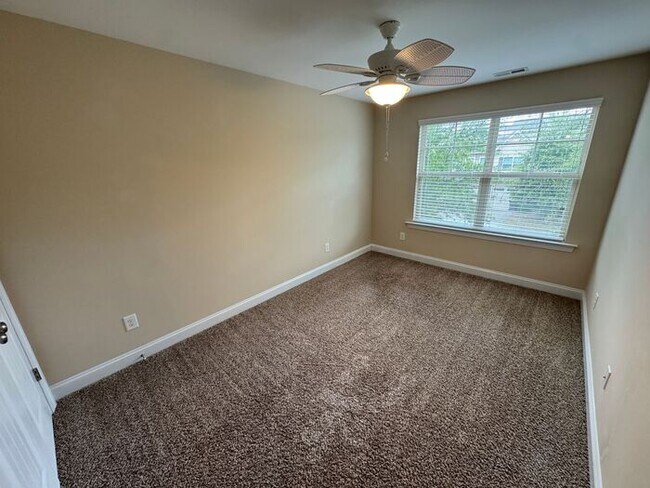 Building Photo - Spacious Durham Townhome Minutes from RTP ...