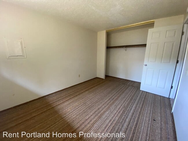 Building Photo - 3809-3811 SE 164th Ave