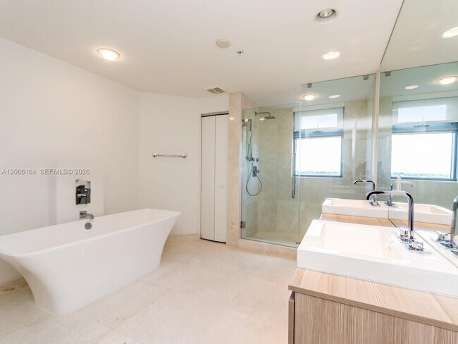 Building Photo - 17301 Biscayne Blvd