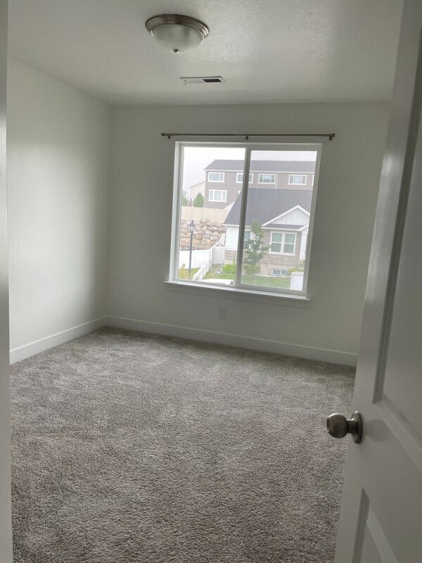 Building Photo - 98 N Stone Gate Dr
