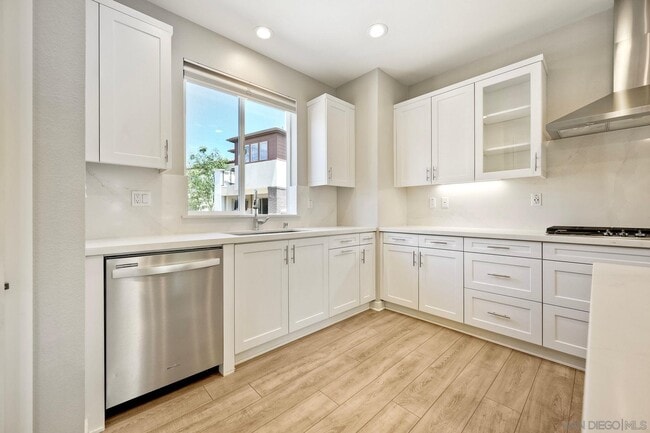 Building Photo - 16242 Camden Cir