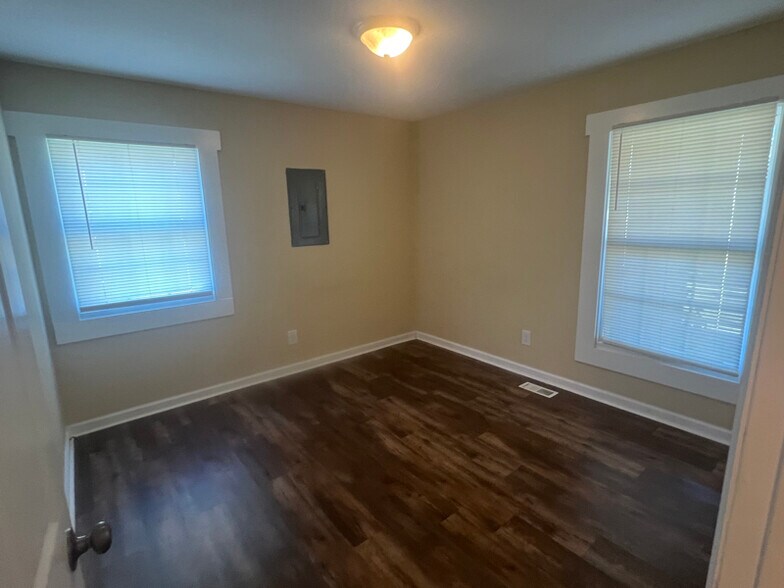 Building Photo - 183 Rogers Dr