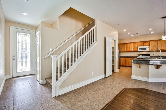 Building Photo - 375 Center Green Dr