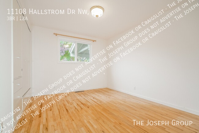 Building Photo - 11108 Hallstrom Dr