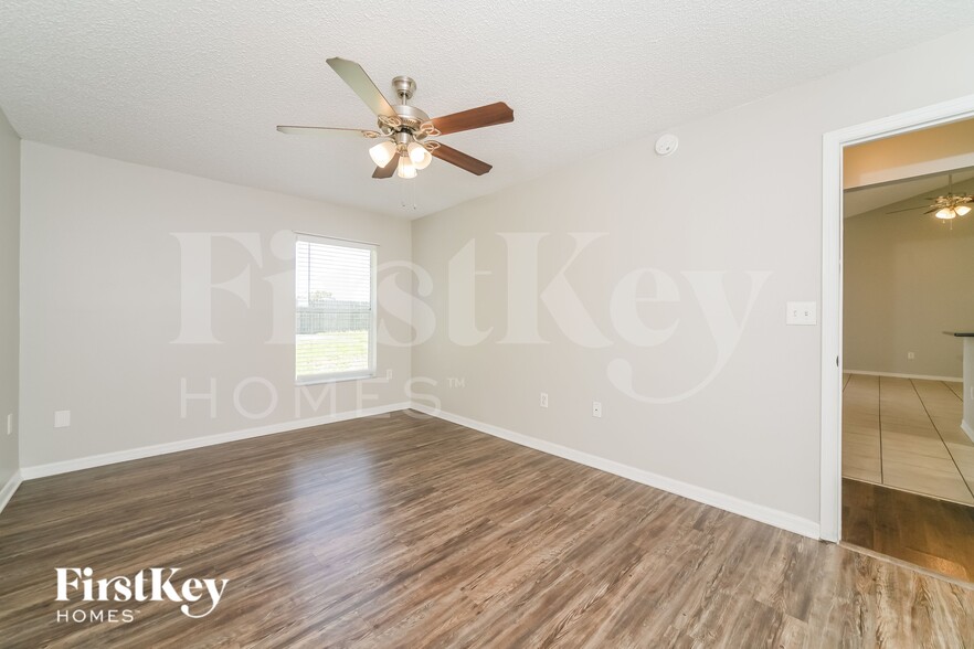 Building Photo - 839 Mendoza Dr