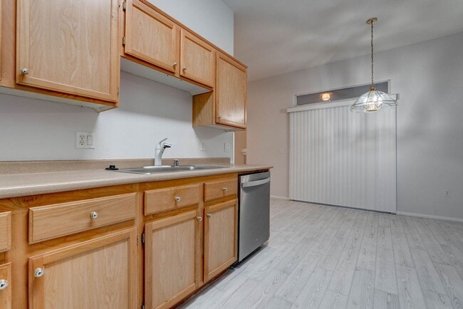 Building Photo - 700 Carnegie St