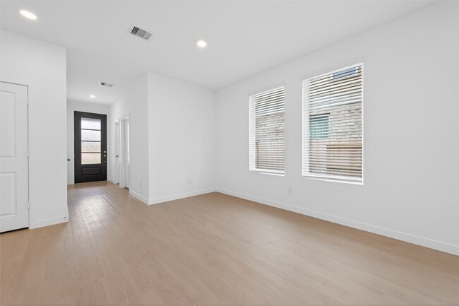 Building Photo - 13071 Pne Trace St