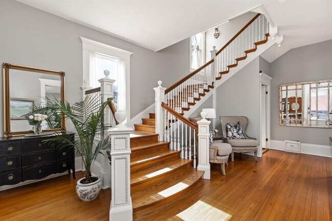 Building Photo - 201 Ramona St