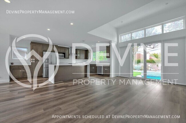 Building Photo - 3026 Greenfield Ave