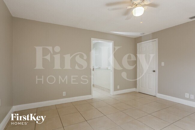 Building Photo - 11201 NW 39th Ct