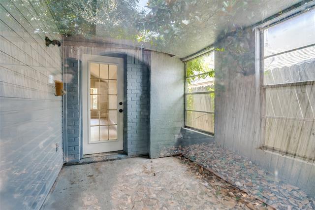 Building Photo - 5529 Village Green Dr