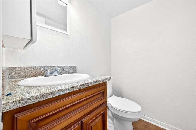 Building Photo - Spacious 3-Bedroom Corner Home in Candlelight Oaks Village