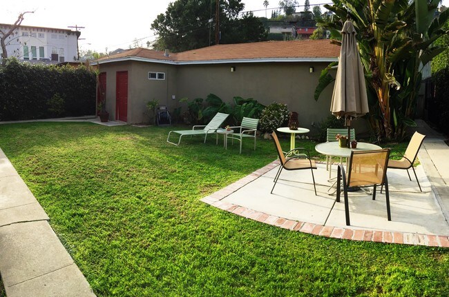 Shared back yard - 1753 Silver Lake Blvd