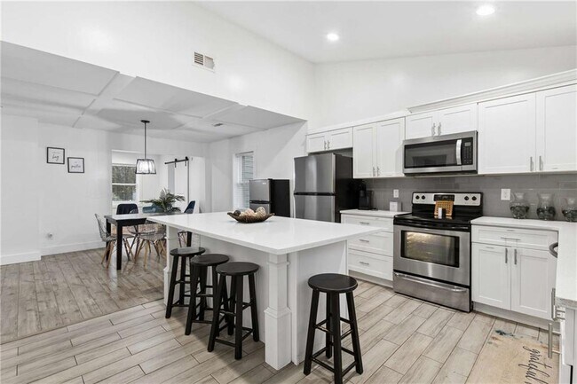 Building Photo - 1298 Gideons Dr SW