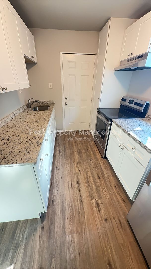 Building Photo - 925 N 20th St