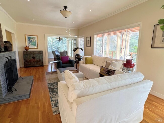 Building Photo - 926 Champion Ln