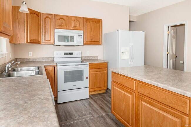 Building Photo - 5713 W Monarch Ct