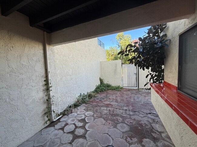 Building Photo - 73340 Shadow Mountain Dr