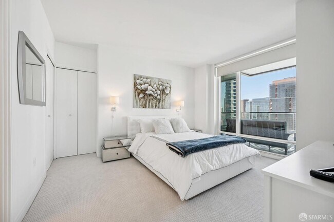 Building Photo - 425 1st St