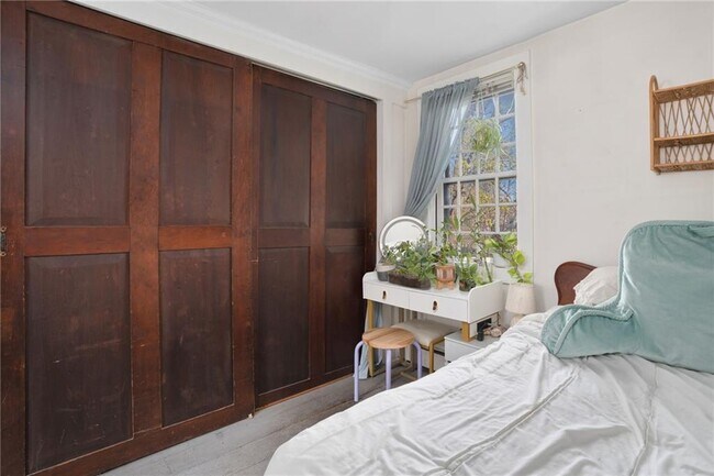 Building Photo - 73 Thames St