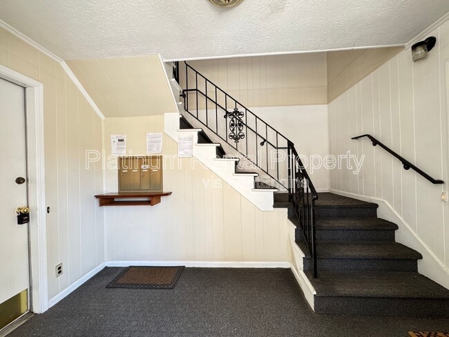 Building Photo - 3825 Lavista Rd