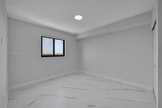 Building Photo - 840 NE 130th St