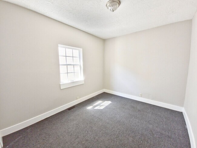 Building Photo - 1303 S 26th St