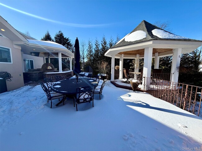 Building Photo - 5 Glen Hill Ct