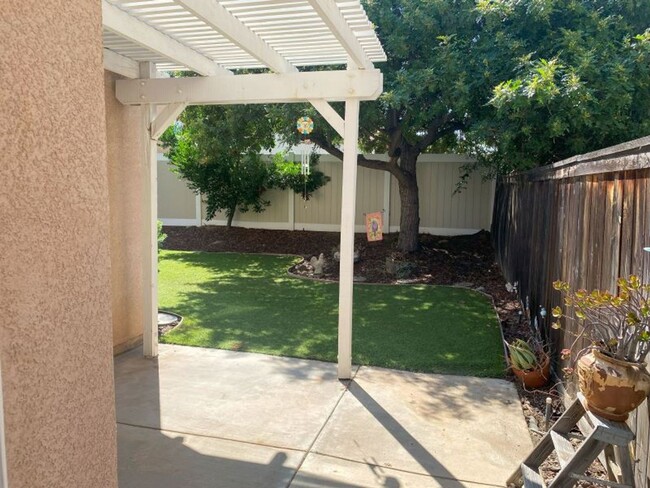 Building Photo - Beautiful Remodeled 2 Bed / 2 Bath Home in...