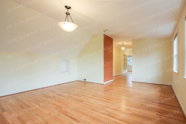 Building Photo - 930 SE 53rd Ave