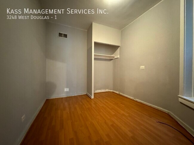 Building Photo - Douglas Boulevard,  Spacious 4 bed 2 bath,...