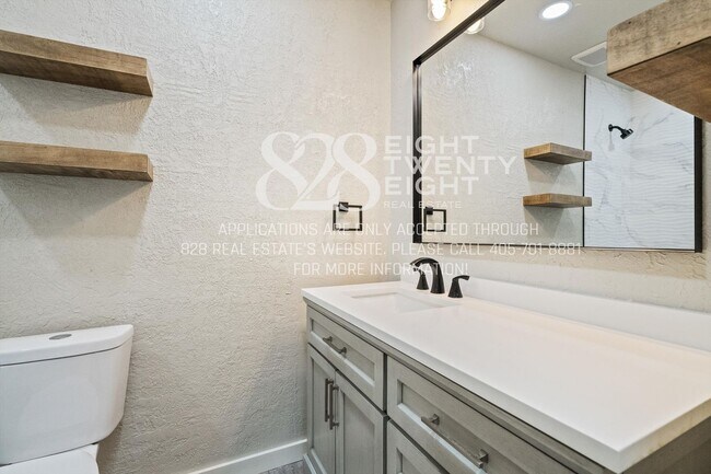Building Photo - *COMING 7/9/2026!*  Beautiful 3 Bed/2 Bath Duplex Less Than 1 Mile from Campus!