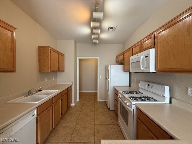 Building Photo - 78 Falcon Feather Way
