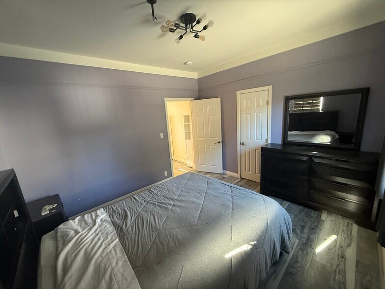 Building Photo - 396 N Mentor Ave