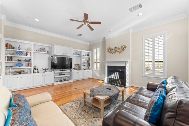 Building Photo - 9910 Orchard Ct