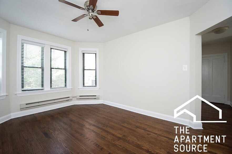 Building Photo - 3841 N Greenview Ave