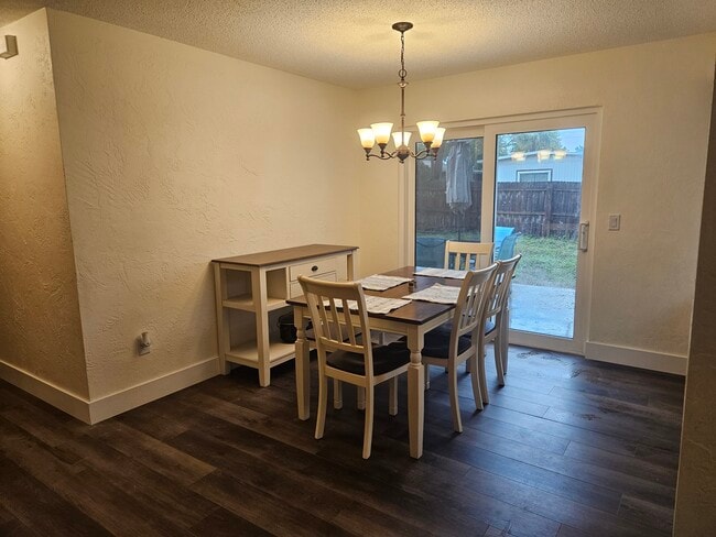Building Photo - 1164 Viking Dr