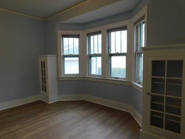 Building Photo - 310 Olive St