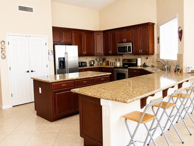 Building Photo - Spacious 5-Bedroom Gilbert Home with a Sparkling Pool!