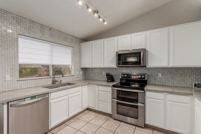 Building Photo - Custominzed home with lots of upgrades and...