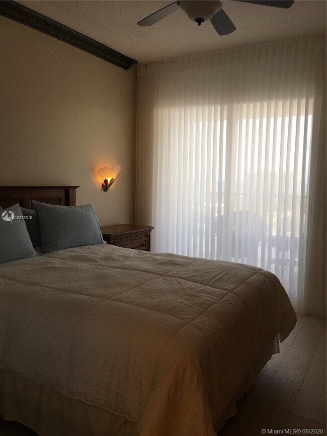 Building Photo - 100 S Birch Rd