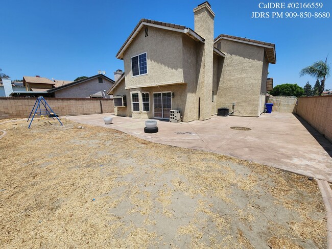 Building Photo - Price Lowered! Fontana 3 Bedroom Home