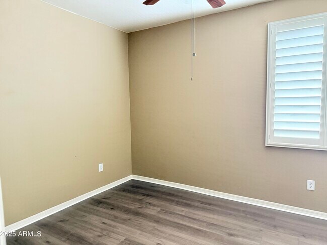 Building Photo - 931 E Canyon Way