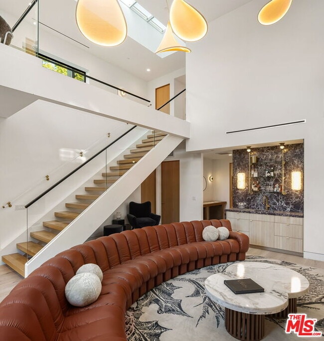 Building Photo - 738 Palms Blvd