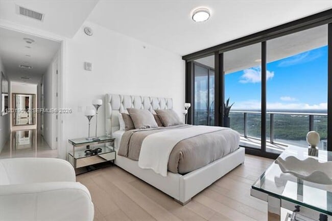 Building Photo - 15701 Collins Ave